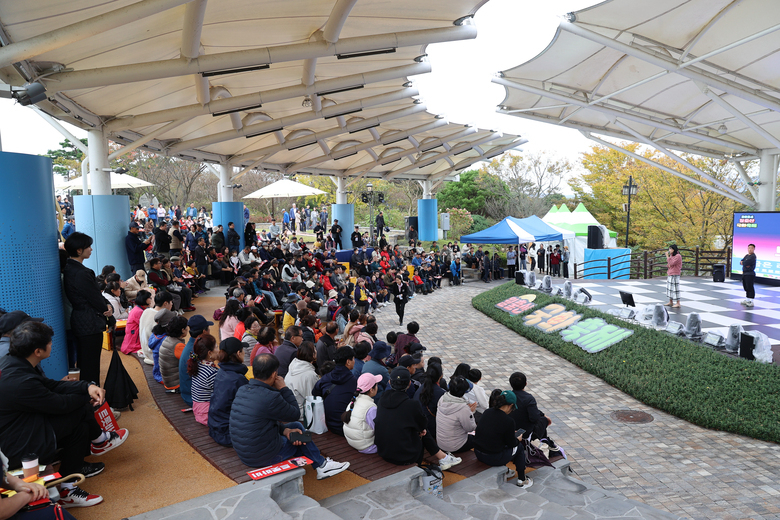 11월 10일 2024 월출산 국화축제 청소년 트로트 가요제 이미지 2