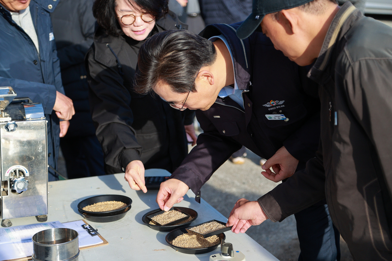 12월 3일 24년산 공공비축미곡 수매 현장 방문(금정 세흥창고) 이미지 1