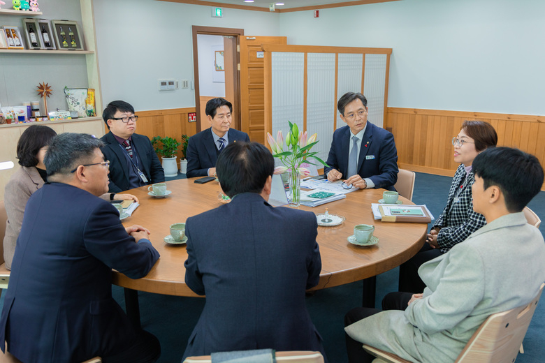 12월 23일 영암군 천사펀드 1호 천사 후원금 기탁식(김의준 고구마대표) 이미지 2