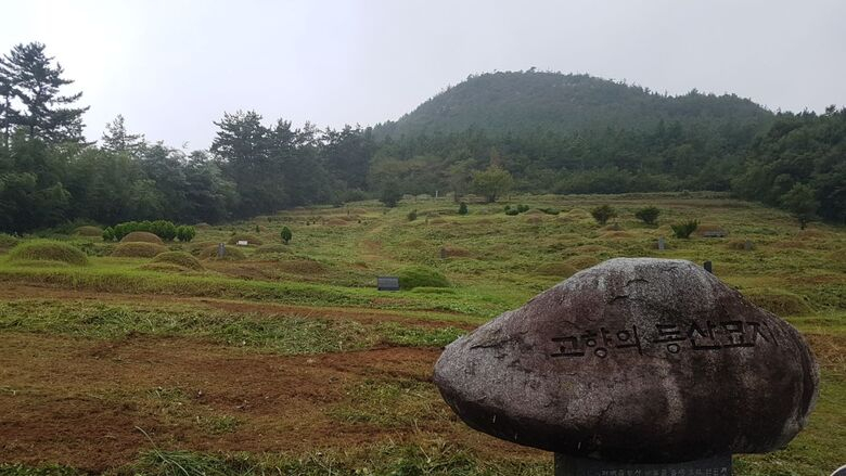 신북면,  “고향의 동산 묘지”풀베기 작업 구슬땀 이미지 1