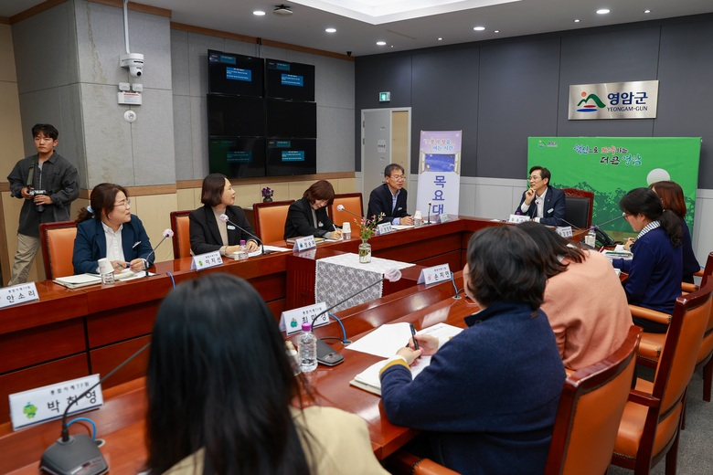 우승희 영암군수, 통합사례관리사와 목요대화 이미지 2